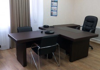 Стол для кабинета с приставкой для переговоров